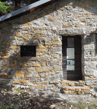 Risanamento conservativo delle coperture degli edifici di Malga Frascada Alta a Passo Mariech di Valdobbiadene.