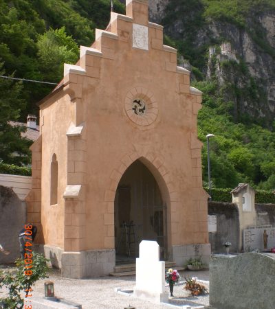 Restauro conservativo degli intonaci e dei lapidei della Cappella von Mörl nel cimitero di Salorno.