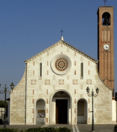 Lavori di completamento decorativo del presbiterio della chiesa parrocchiale di Candelù di Maserada sul Piave (TV).