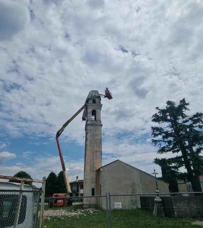 L’INTERVENTO D’URGENZA DI MESSA IN SICUREZZA DEL CAMPANILE DELLA CHIESETTA DELLA “CAMINADA” a SAN POLO DI PIAVE (TV).